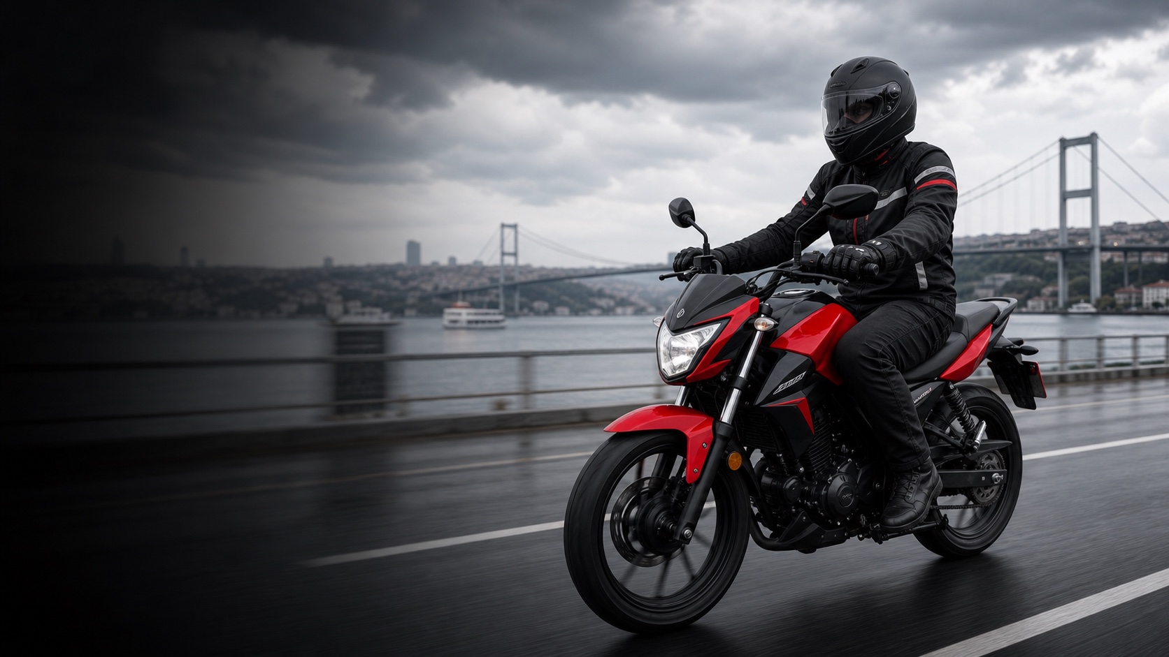 Boğaz kıyısında güvenli motosiklet sürüş eğitimi